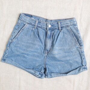 American Eagle pleated 90’s cuffed mom shorts